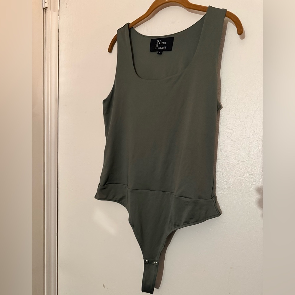 Nina Parker NWOT Scoop-Neck Tank Bodysuit - Picture 3 of 6